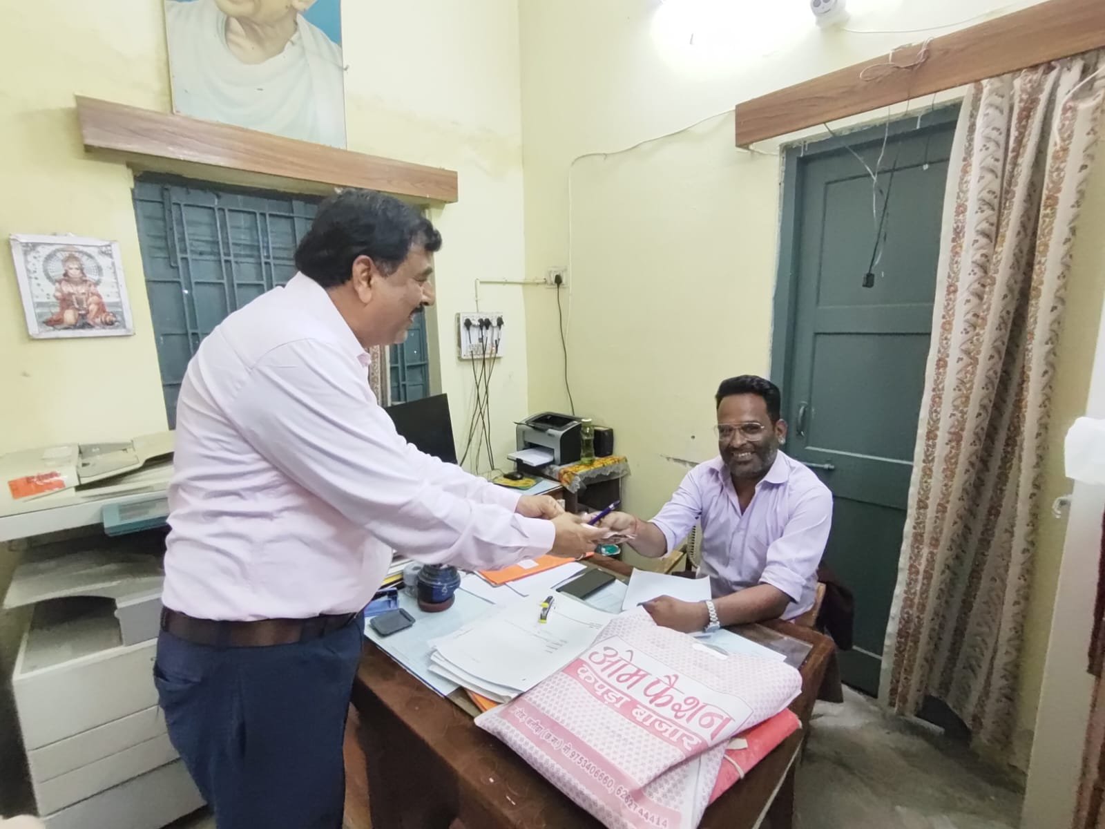 समाजसेवी जितेन्द्र सिंह ने निर्धन छात्र की शिक्षा बचाकर पेश किया अनुकरणीय उदाहरण