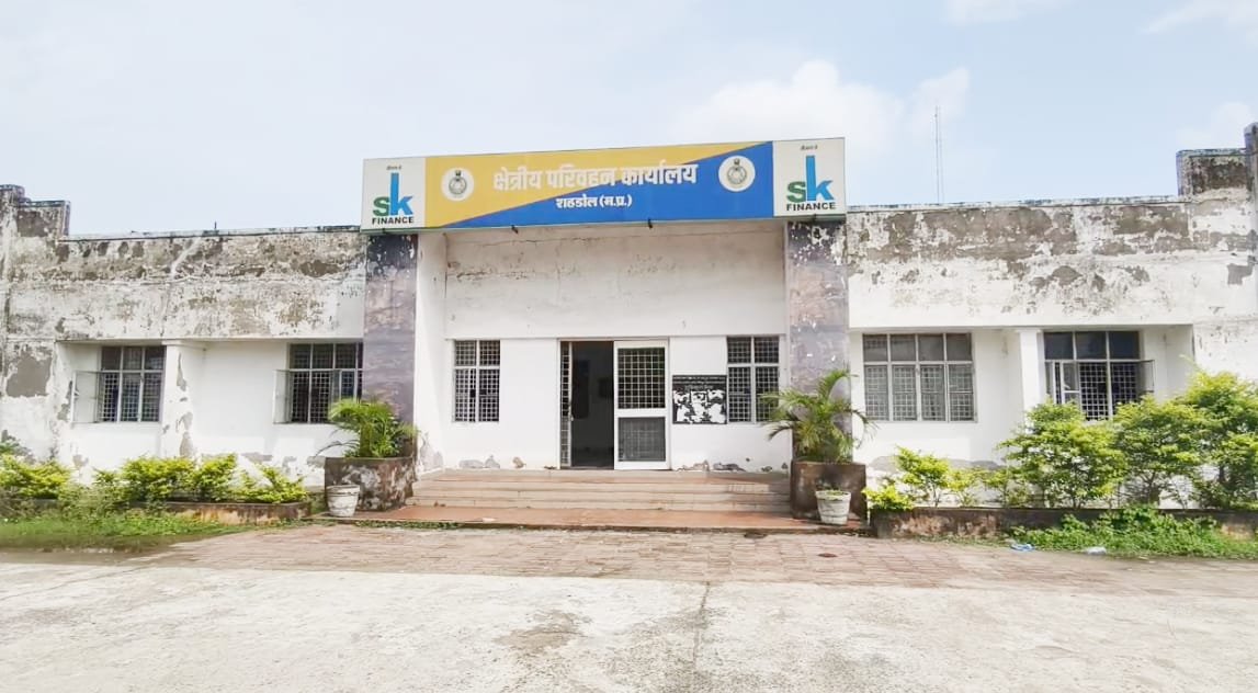 वाहन मालिक और एजेंट परेशान,रिश्वतखोरी और अव्यवस्था का बोलबाला