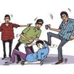कमीशन न देने पर युवक पर चले लात और घूसे