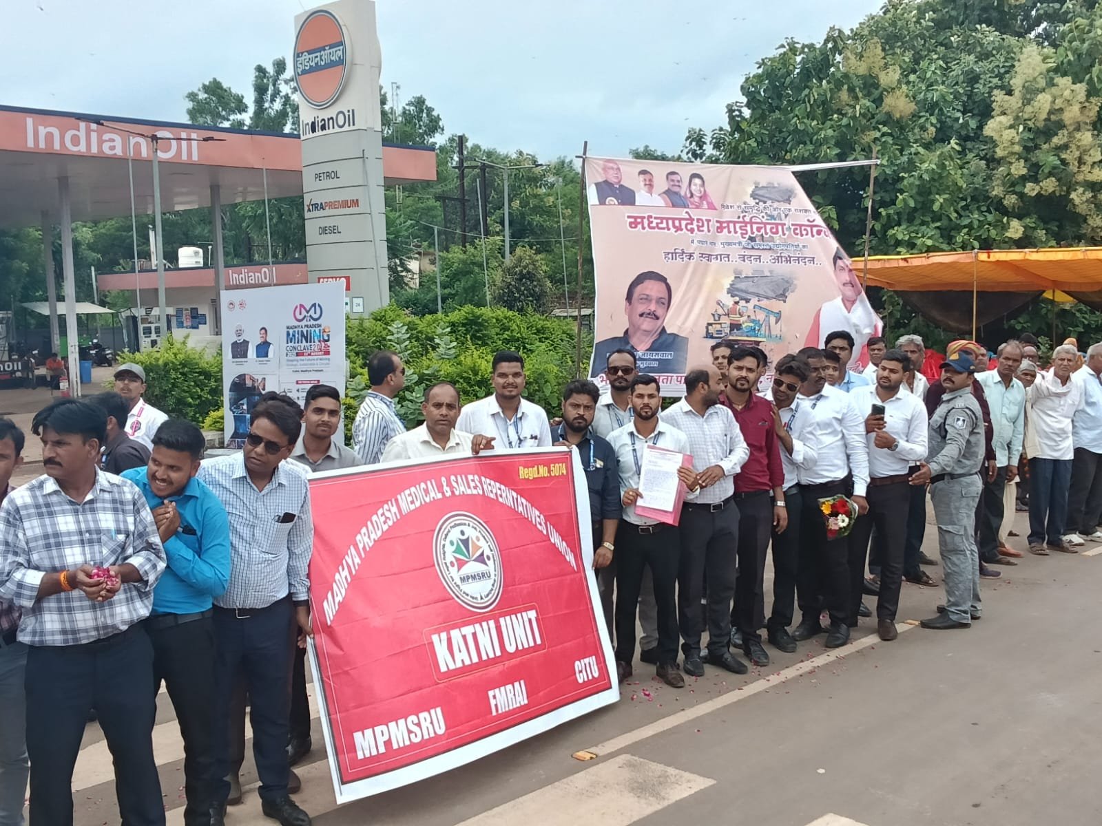 कटनी में मुख्यमंत्री डॉ. मोहन यादव को मेडिकल एंड सेल्स रिप्रेजेंटेटिव यूनियन ने सौंपा मांग पत्र
