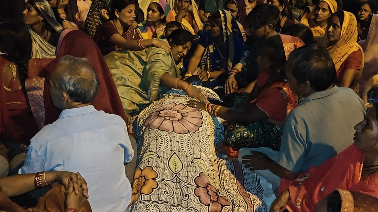 सड़क हादसे से बवाल: बीच सड़क पर शव रखकर उग्र विरोध, बुढ़ार-अमलाई मार्ग घंटों जाम