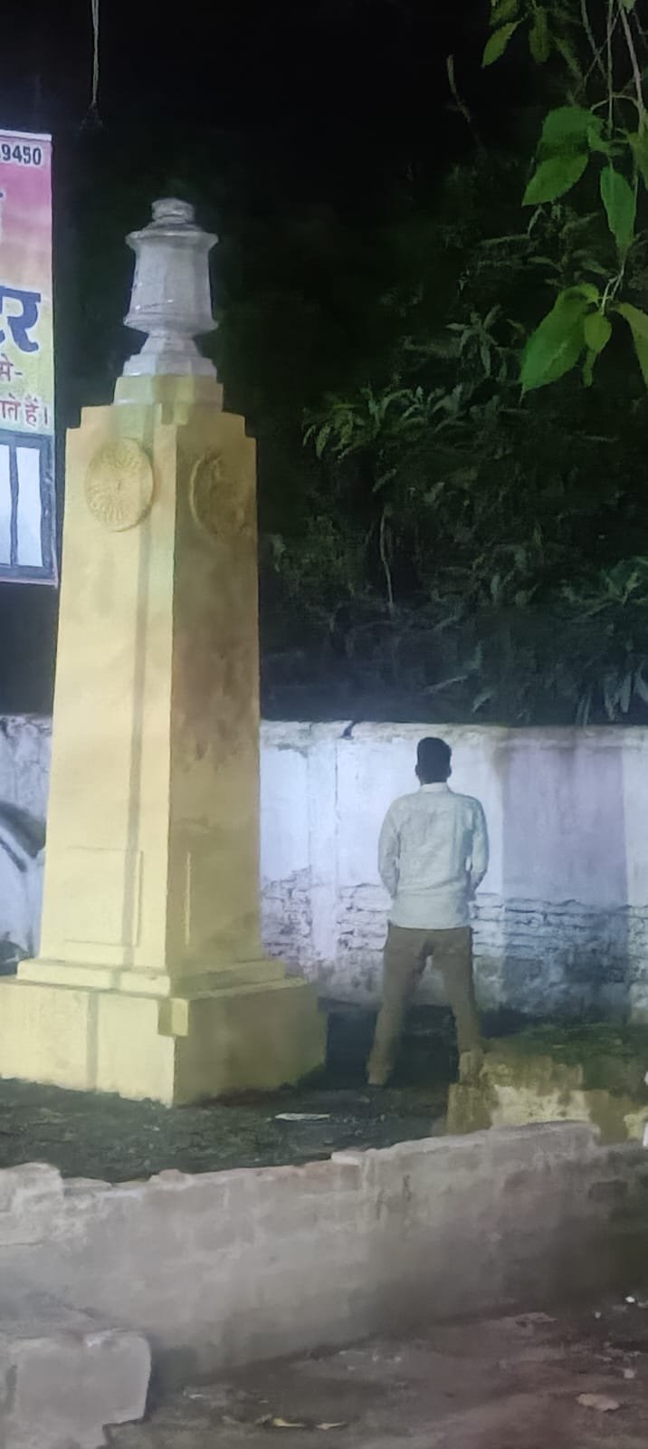 नगर का जय स्तंभ उपेक्षा का शिकार, गंदगी और अतिक्रमण से खो रहा गौरव