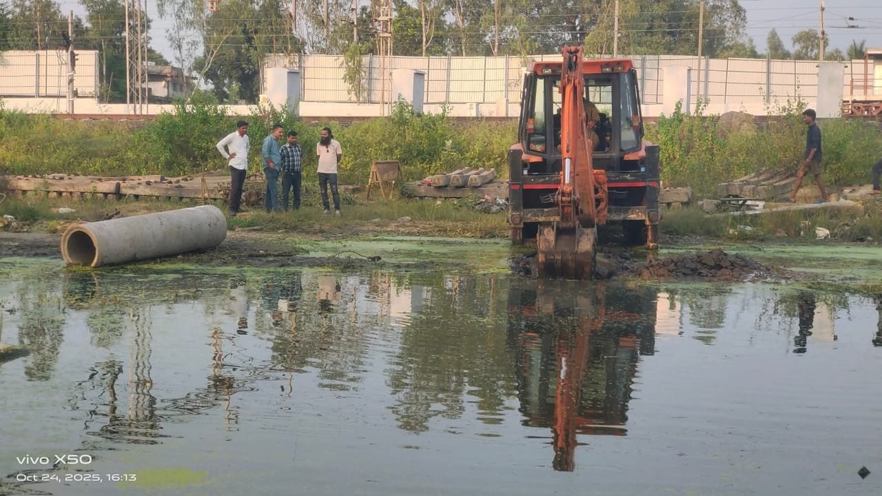 छठ महापर्व की तैयारी में समाजसेवी पवन चीनी की बड़ी पहल,अमलाई–धनपुरी सीमा क्षेत्र का घाट हुआ साफ़-सुथरा, रेलवे और नगर पालिका ने भी दिया साथ
