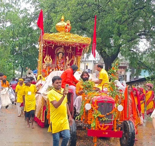 अमलाई में चीनी मित्र मंडली ने किया मैहर जा रहे भक्त मंडल यात्रा का ऐतिहासिक स्वागत
