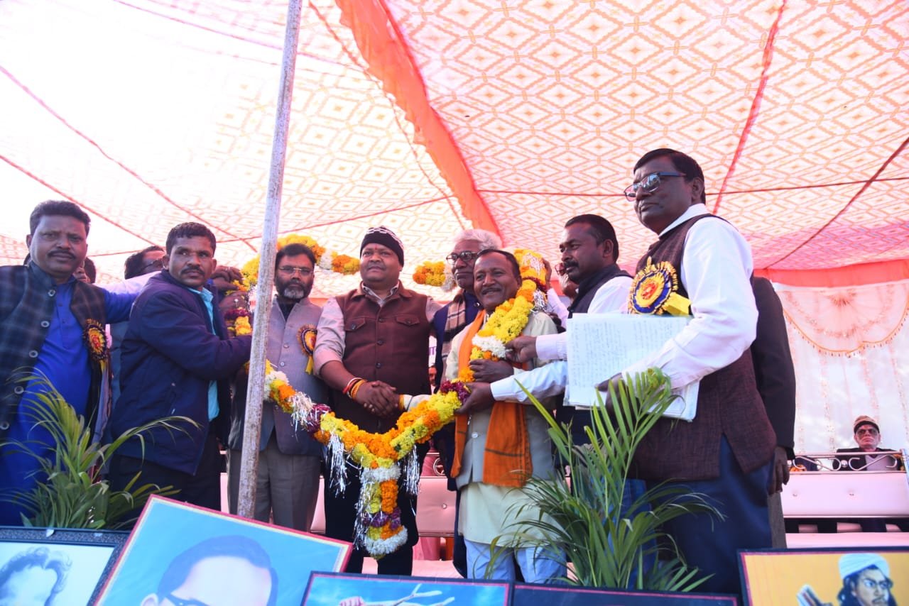 रूढ़ियों पर प्रहार, एकता का संकल्प: छतवई में पनिका समाज का भव्य रजत जयंती सम्मेलन