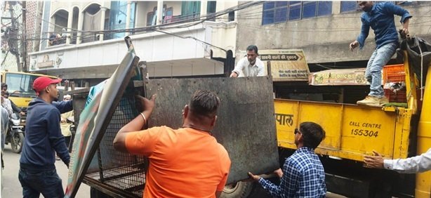 नगर निगम की अतिक्रमण पर सख्ती जारी,पुराने शहर के बाजारों सहित कई इलाकों से 4 ट्रक सामान जप्त