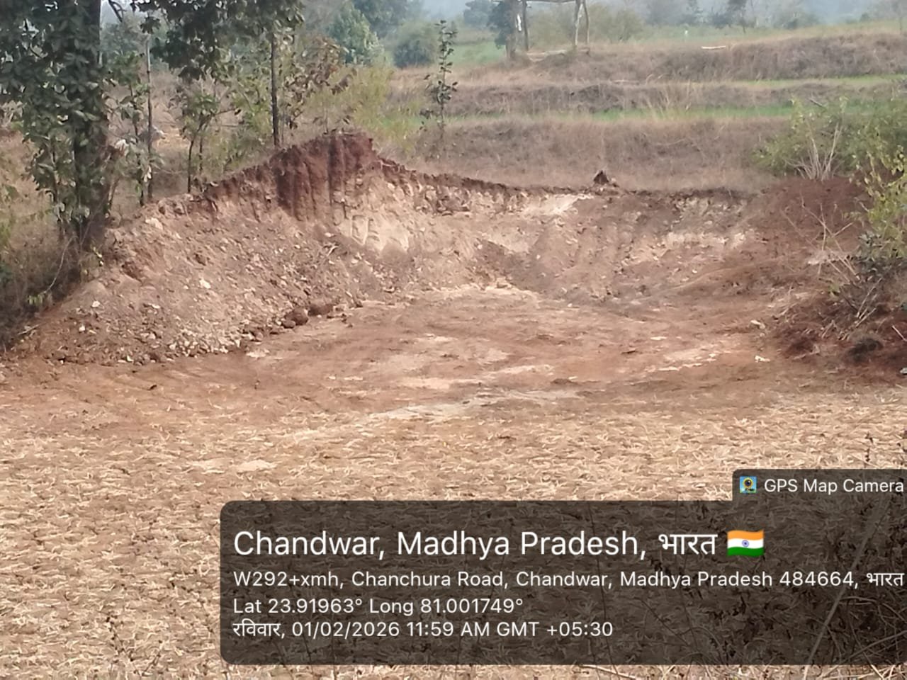 दशरथ घाट सड़क निर्माण में ठेकेदार की मनमानी, जंगल से अवैध मुरुम उत्खनन का आरोप