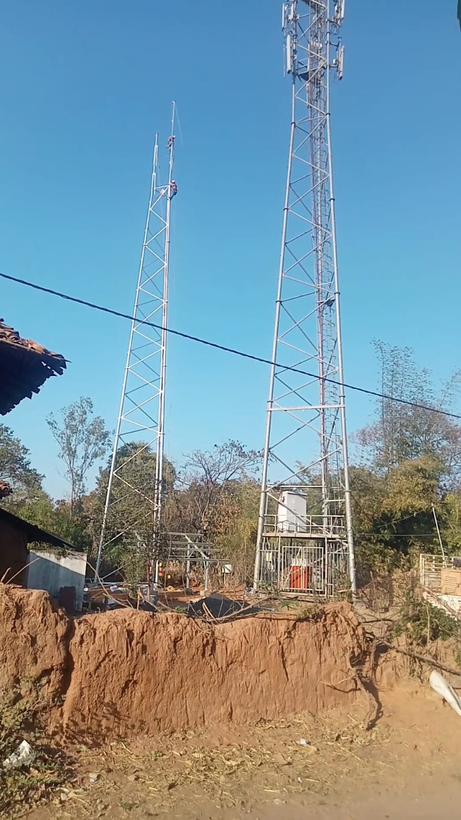 बिना पंचायत NOC के खड़ा हो रहा मोबाइल टॉवर, सचिव ने भी लिखी शिकायत