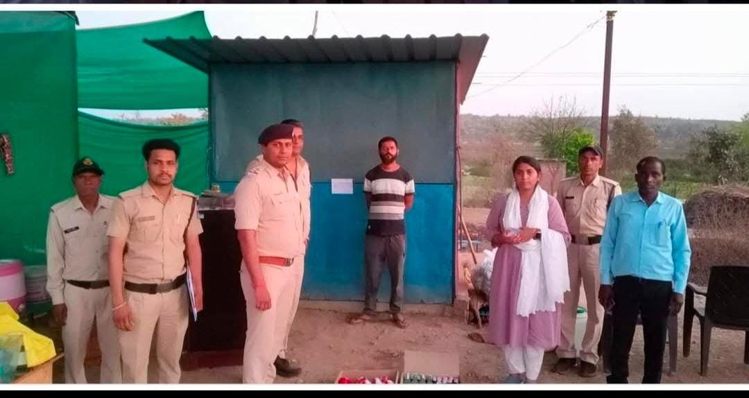 गडरिया टोला में एसडीएम की सख्त कार्रवाई: टपरे से 41 बोतल शराब जब्त, दुकान सील