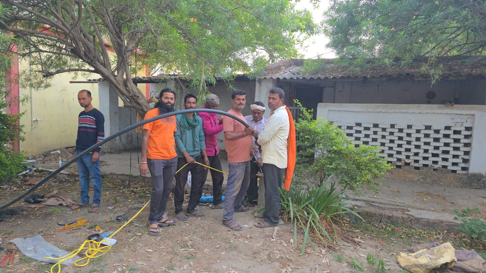 भीषण गर्मी में प्यासे वार्ड को पार्षद ने दी राहत, नगर परिषद की लापरवाही फिर आई सामने