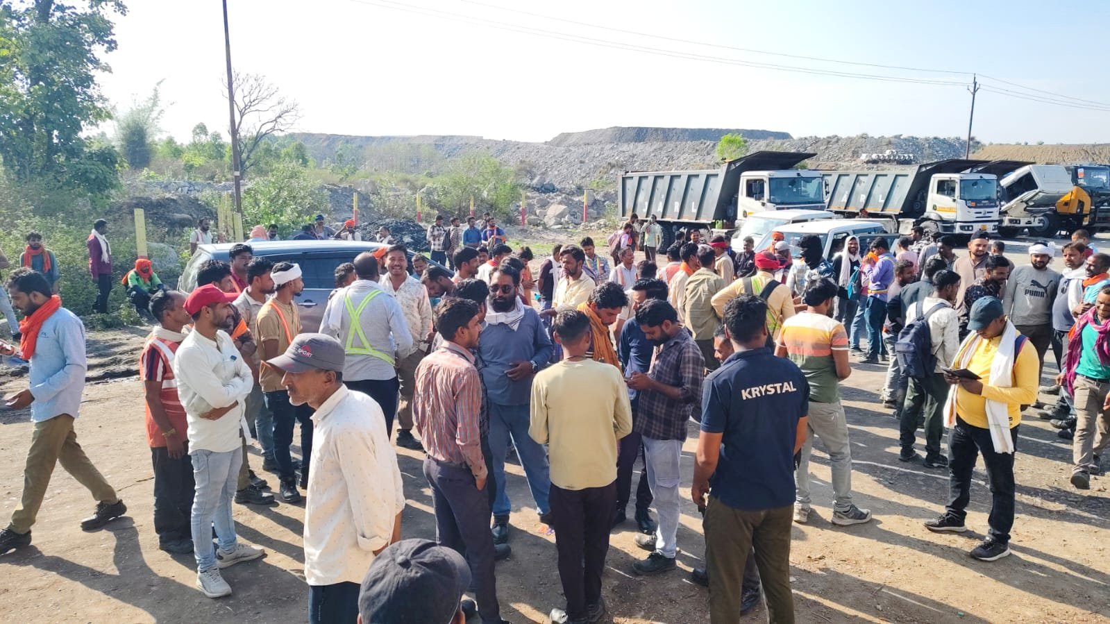 जय अंबे कंपनी में ‘हल्ला बोल’, एचपीसी वेतनमान की अनदेखी पर भड़के श्रमिक, काम बंद कर शुरू की अनिश्चितकालीन हड़ताल