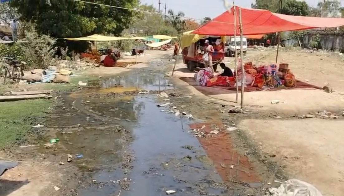 गंदगी और अव्यवस्था में घिरा बुढार का बुधवार बाजार, लोगों की बढ़ी परेशानी