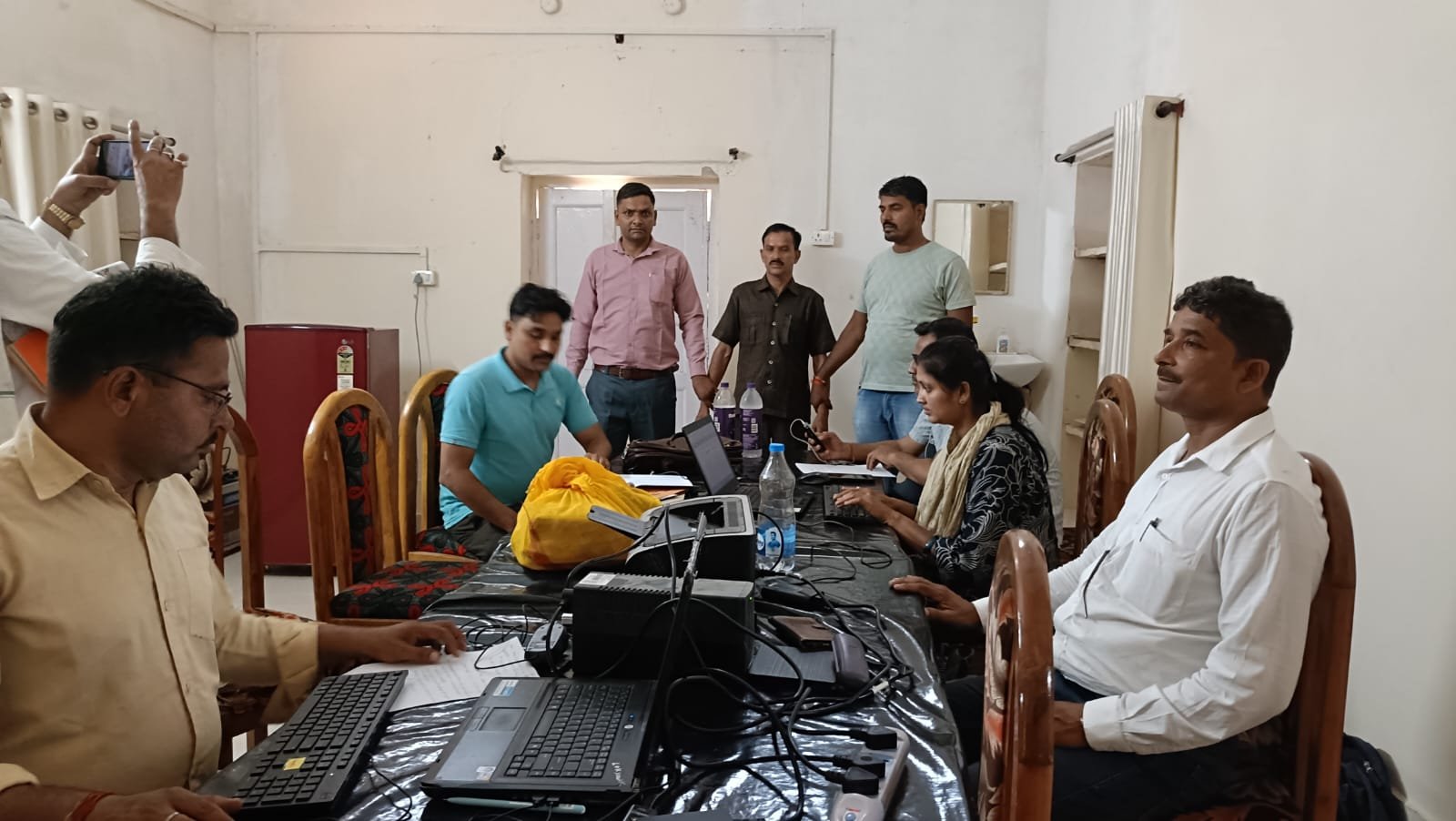 ब्यौहारी तहसील में लोकायुक्त का छापा, 75 हजार की रिश्वत लेते सहायक खंड लेखापाल रंगे हाथों गिरफ्तार