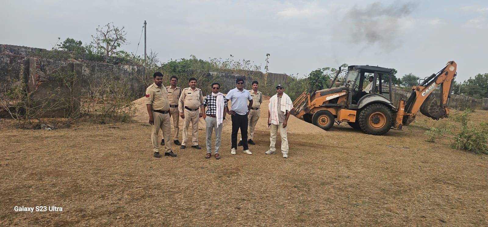 अवैध रेत भंडारण पर खनिज विभाग की बड़ी कार्रवाई, 310 घन मीटर रेत का किया विनष्टीकरण