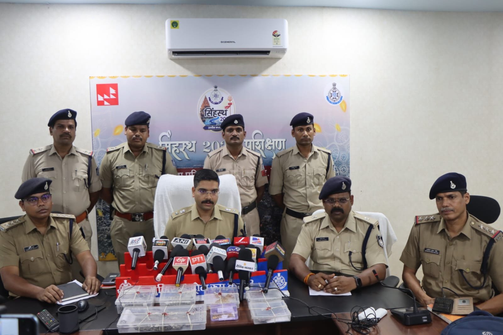 तिजोरी तोड़ी, लाखों उड़ाए….बरही पुलिस ने खोल दिया चोरी का राज, वारदात का क्लाइमेक्स,25 लाख के जेवर बरामद….तीन आरोपी अब भी फरार,निकला पारधी गैंग का कनेक्शन दिनदहाड़े सूने मकान का दरवाजा तोड़कर दिया था वारदात को अंजाम