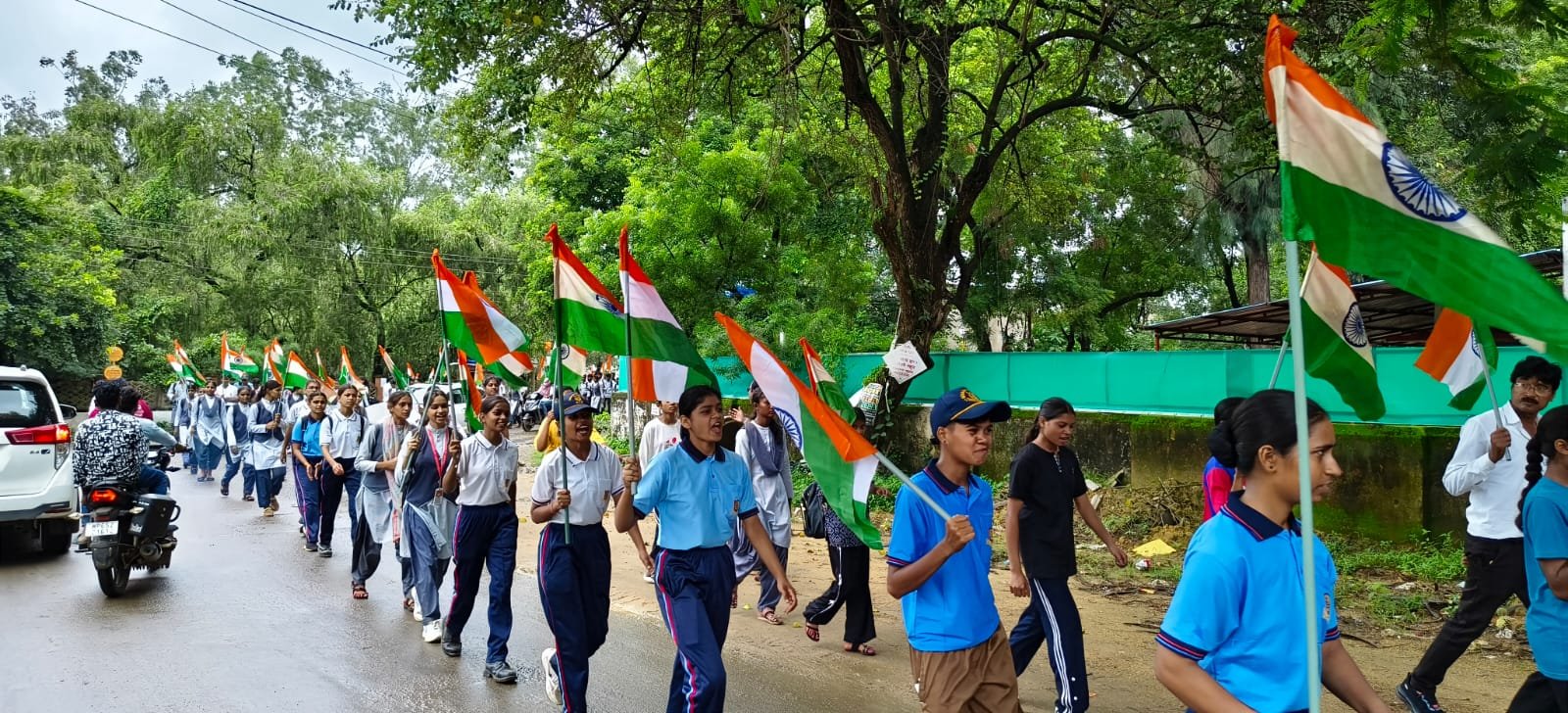 हर घर तिरंगा अभियान के तहत पंडित शंभूनाथ विश्वविद्यालय में निकली भव्य तिरंगा यात्रा