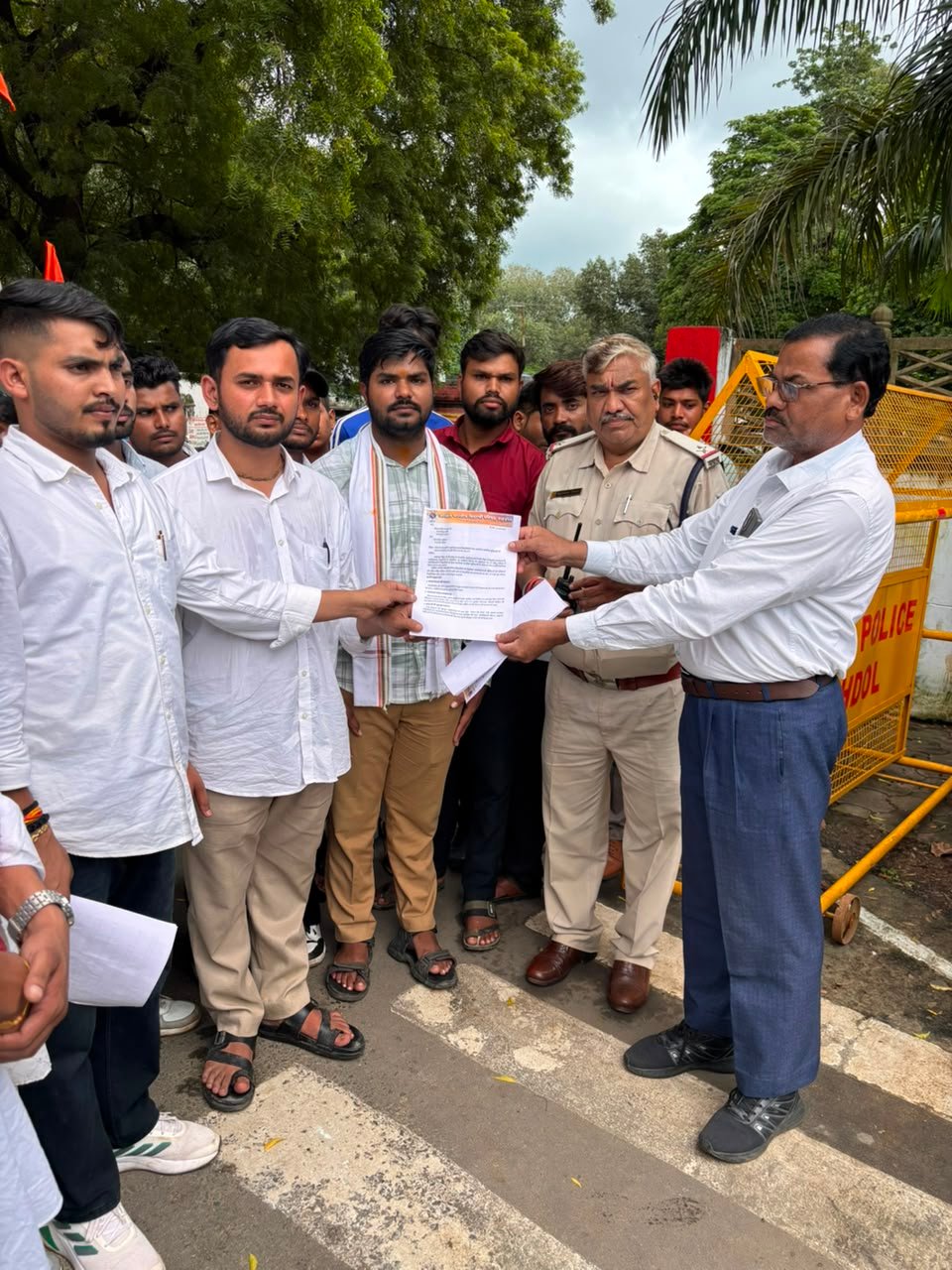 अभाविप ने जिले के समस्त महाविद्यालय की समस्याओं को लेकर उच्च शिक्षा मंत्री के नाम कलेक्टर को सौंपा ज्ञापन* 