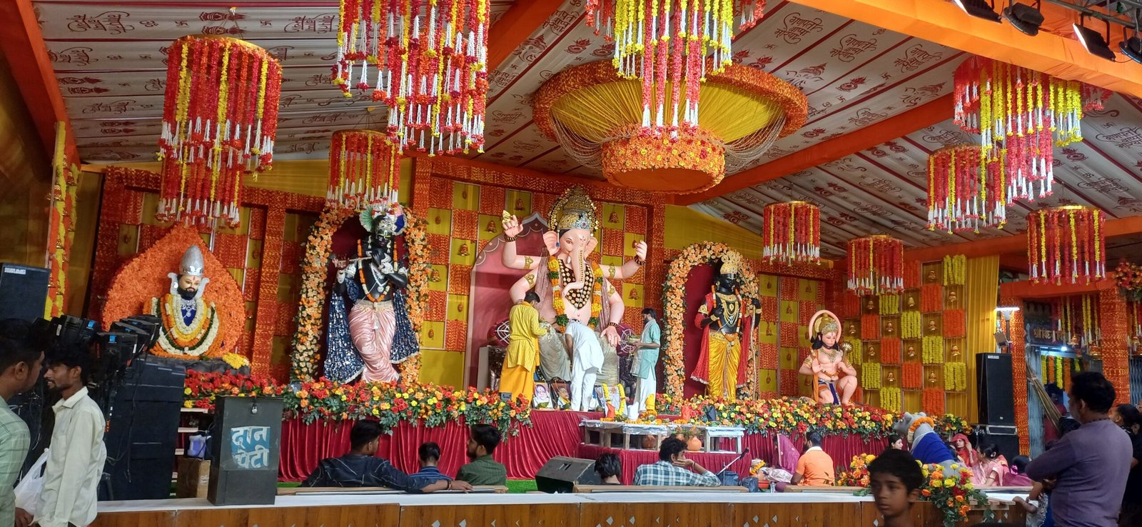 गणपति बप्पा मोरया के जयघोष से गूंजा नगर , 10 दिवसीय गणेश महापर्व का भव्य शुभारंभ  सिविल लाइन स्थित गणेश चौक में विराजमान हुए विघ्नहर्ता भगवान श्री गणेश, आकर्षण का केंद्र बनीं श्रीराम, सांवले श्याम, खाटू नरेश और बजरंगबली की भव्य प्रतिमाएं