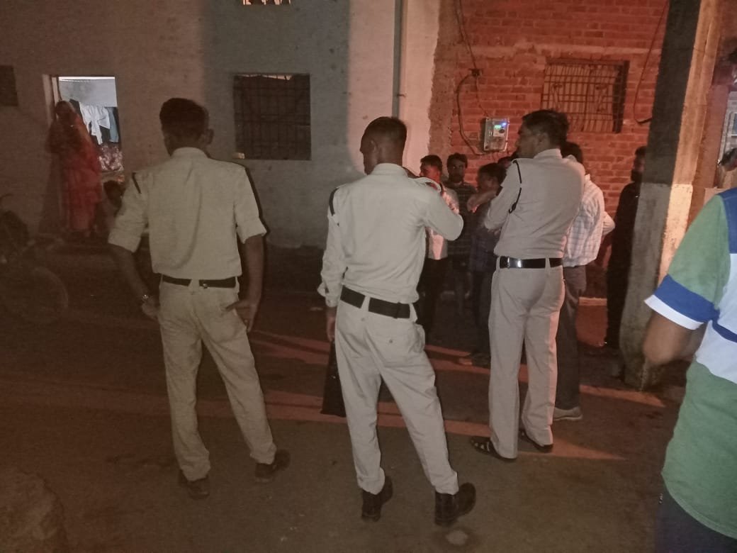 खाकी का खौफ कम हुआ या अपराधियों के हौसले बढ़े.रंगनाथ नगर में एक के बाद एक वारदातों ने बढ़ाई चिंता  झपटमारी, अड़ीबाजी, चाकू की नोक पर कथित लूट और बमबाजी के आरोपों से दहला इलाका; पुलिस की कार्यप्रणाली और अपराध नियंत्रण पर गंभीर सवाल