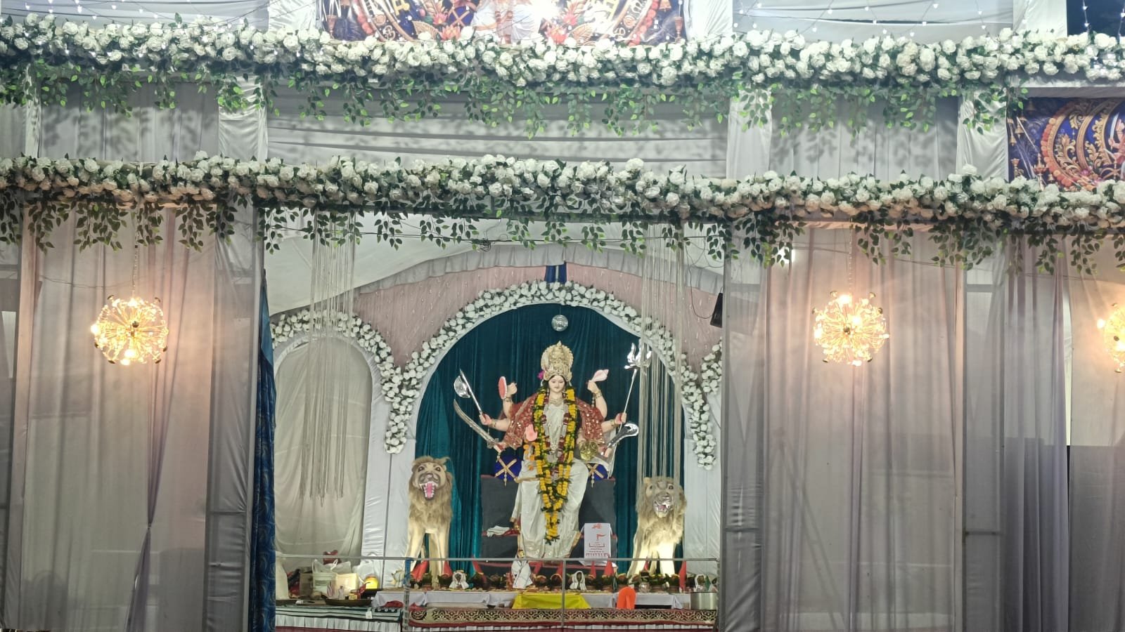 मां के दरबार में उमड़ रहा आस्था का सैलाब, आकर्षक सजावट बनी श्रद्धालुओं के आकर्षण का केंद्र  बसंतपुर दफाई के दुर्गा पंडाल में सुबह से रात तक पहुंच रहे भक्त, नन्हे-मुन्ने बच्चों की सांस्कृतिक प्रस्तुतियां बढ़ा रहीं आयोजन की रौनक;  18 अक्टूबर को सजेगी गरबा महोत्सव की भव्य शाम
